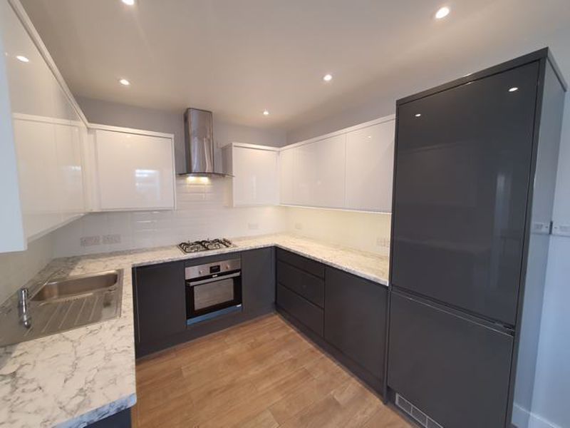 Property photo 3 of 10 Kitchen