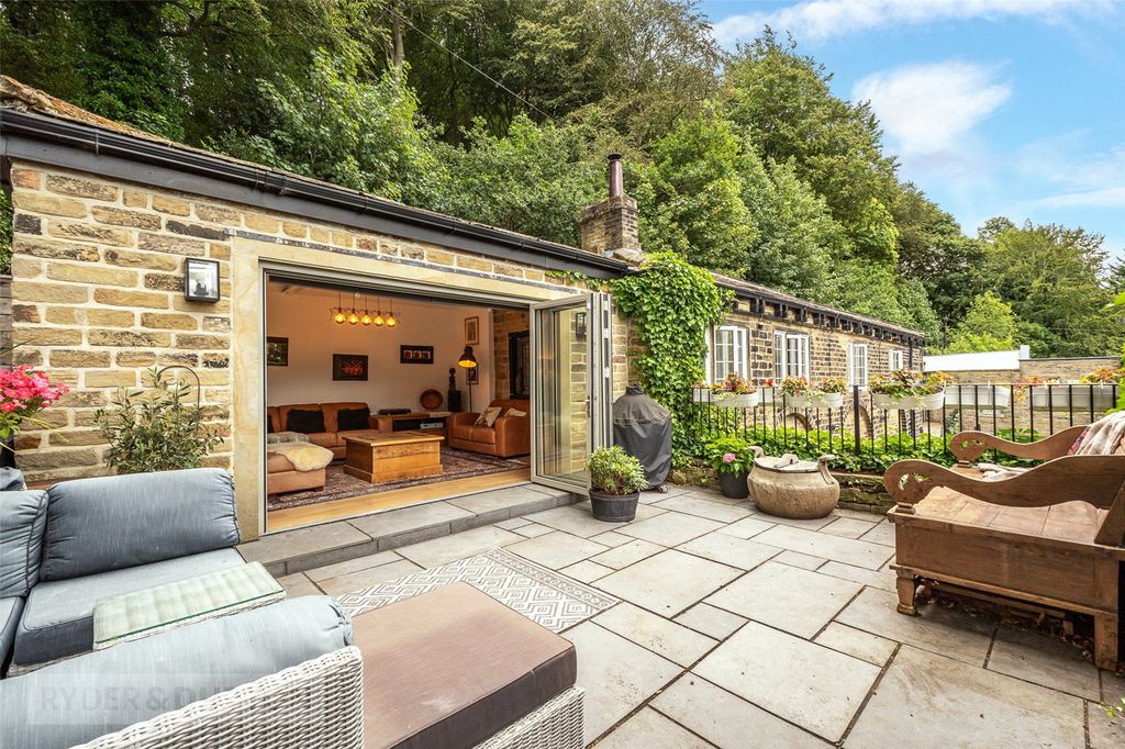 Property photo 2 of 34 Roof Terrace
