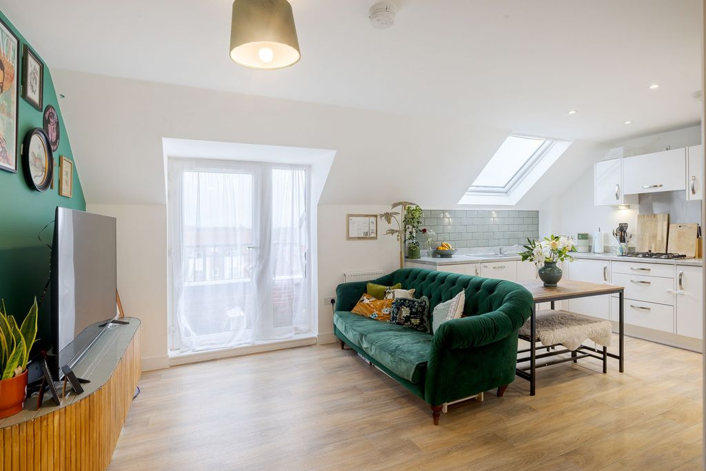 Property photo 2 of 8