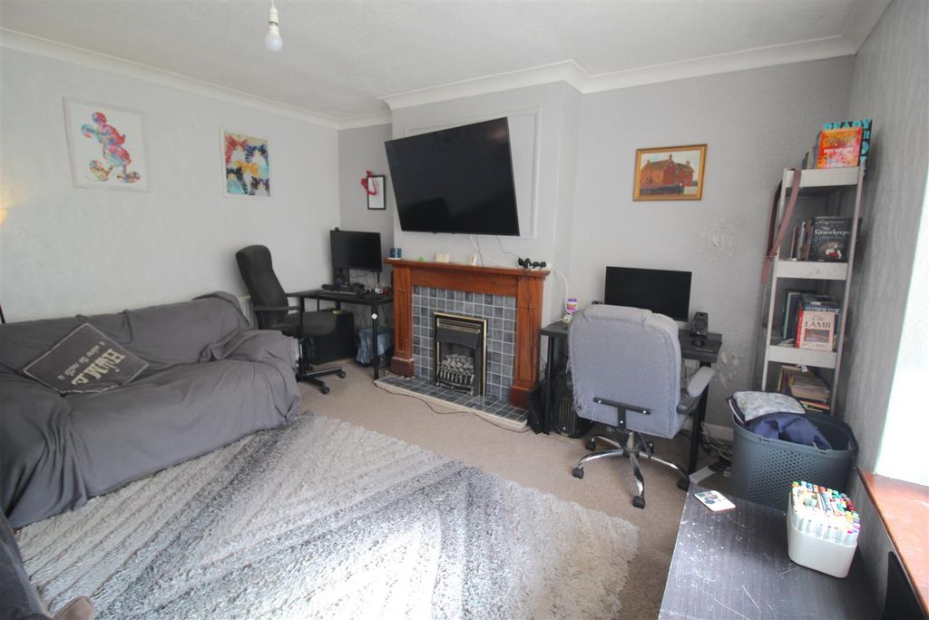 Property photo 2 of 8 Lounge