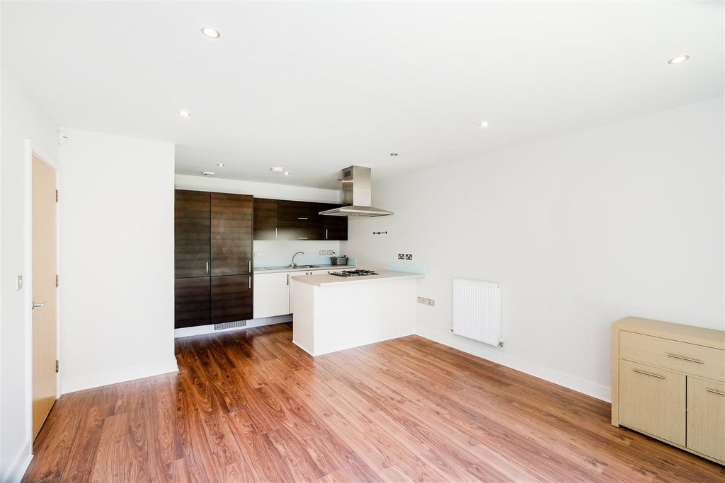 Property photo 2 of 14 6 Thomas Jacomb Place-10.Jpg