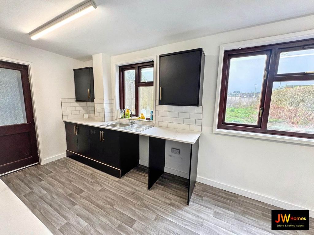 Additional image 10 of 3 bed property to rentBryncelyn, Treharris CF46