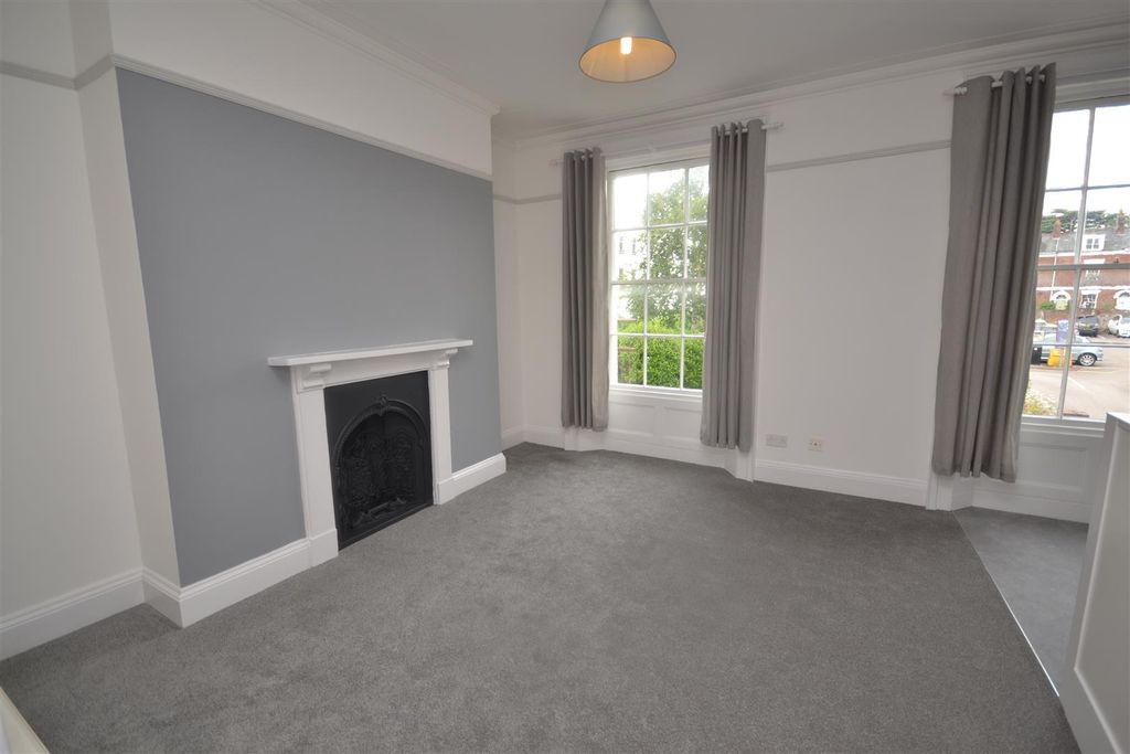 Property photo 2 of 8 Sitting Room