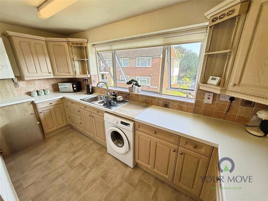 Property photo 3 of 12 Kitchen