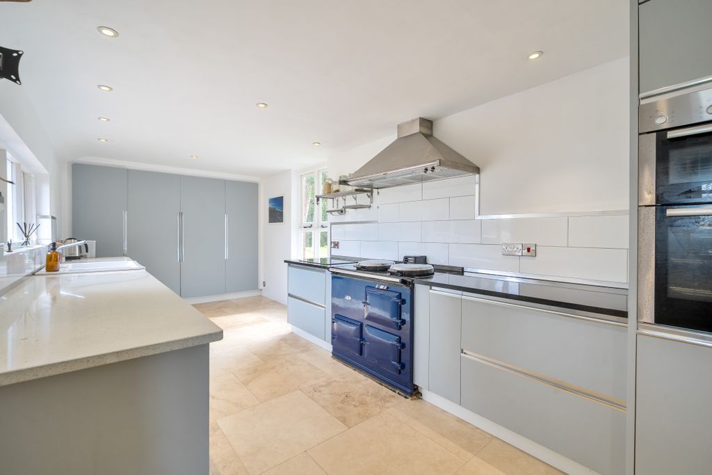 Property photo 2 of 22