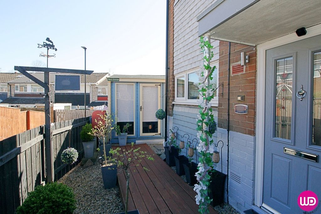 Property photo 2 of 28