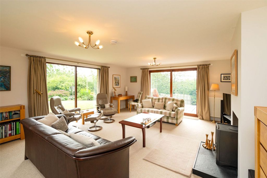 Property photo 3 of 68 Sitting Room