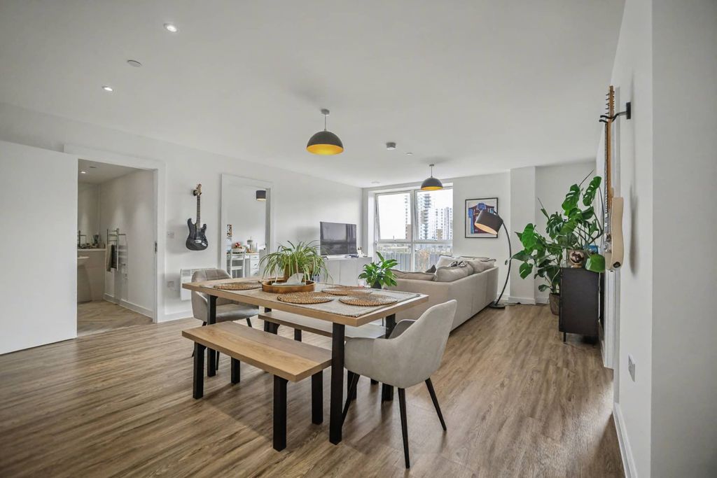 Property photo 2 of 16 104 Victory Place - Image 2