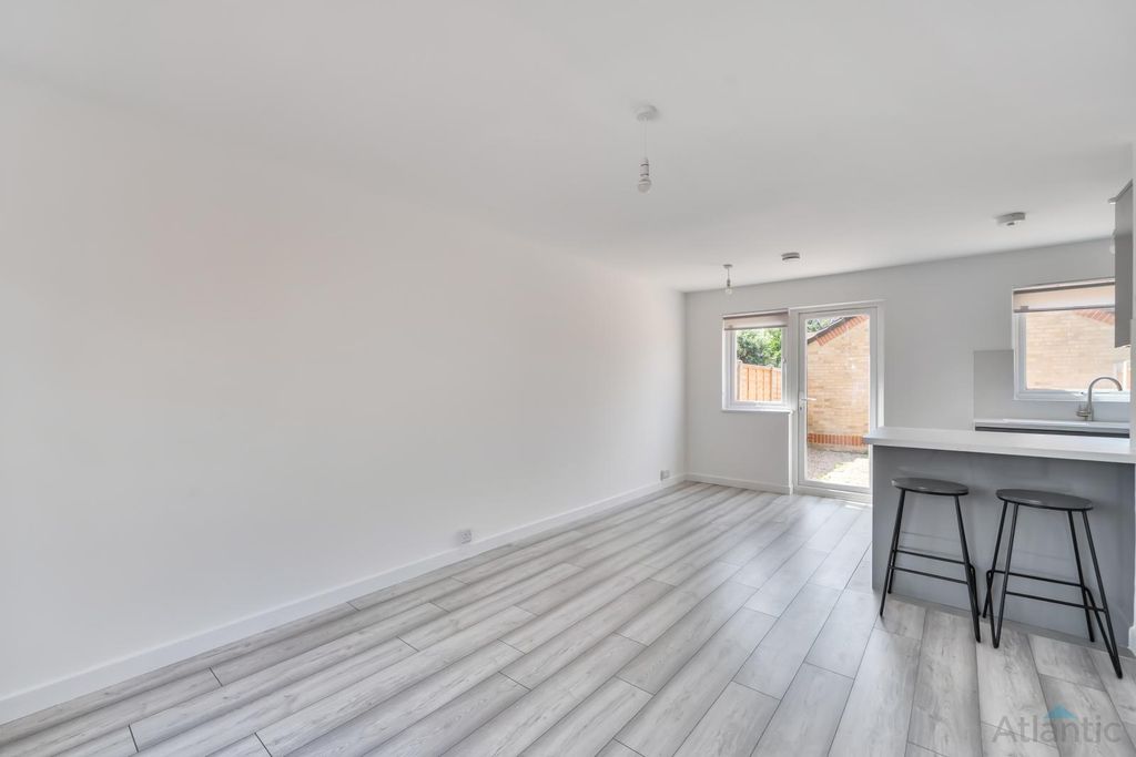 Property photo 3 of 12 Gallery