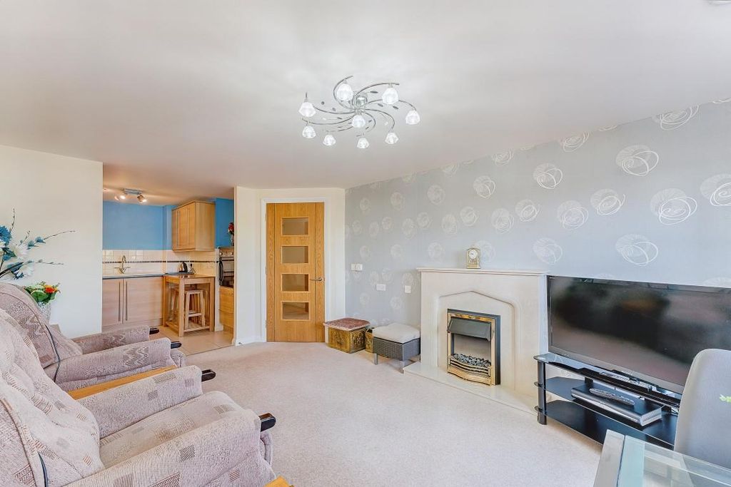 Property photo 3 of 24 8549357-Interior04 (Medium).Jpg