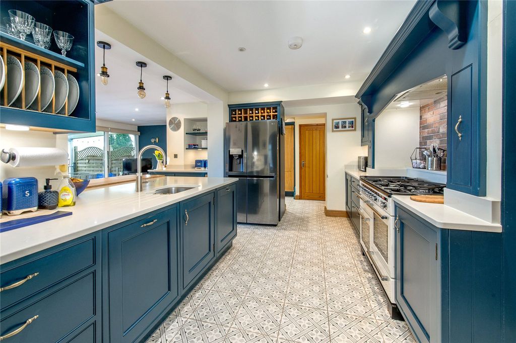 Property photo 2 of 21 Kitchen