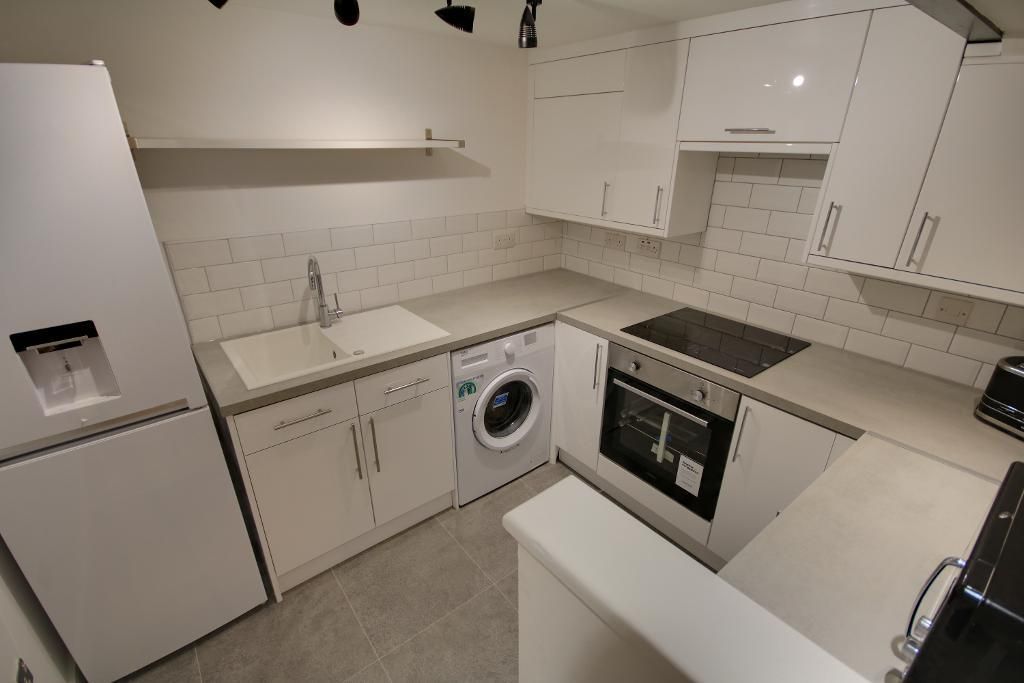 Property photo 2 of 27 Fitted Kitchen