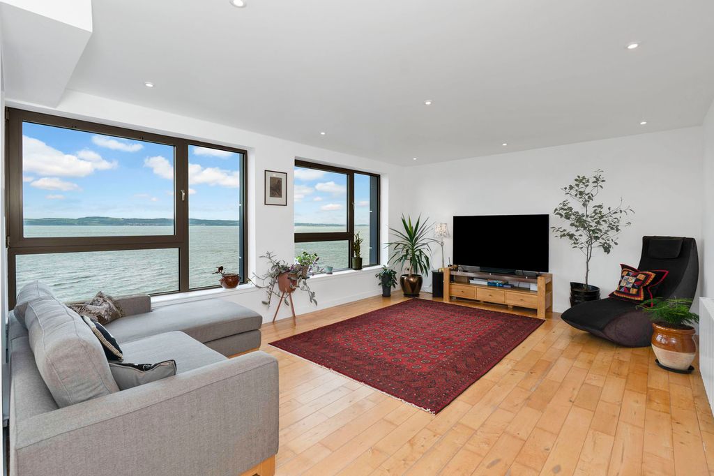 Property photo 2 of 21 Property Image 2