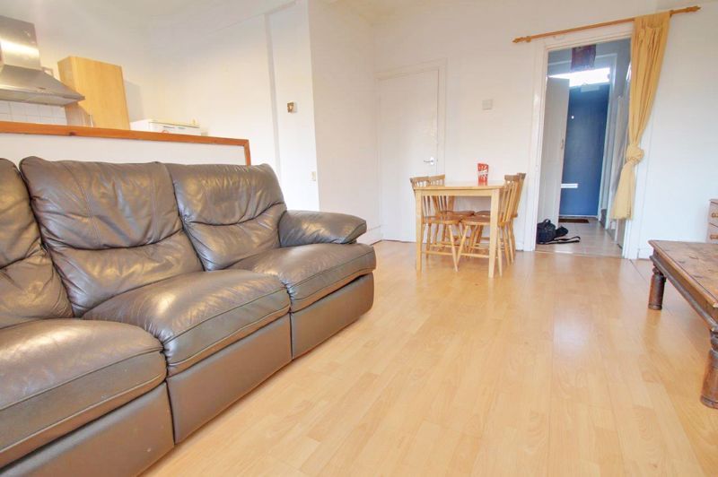 Property photo 2 of 7 Photo 4