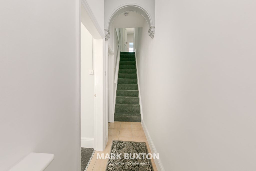 Property photo 3 of 33