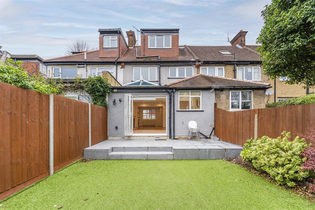 Property photo 3 of 14 Helliwell & Co.