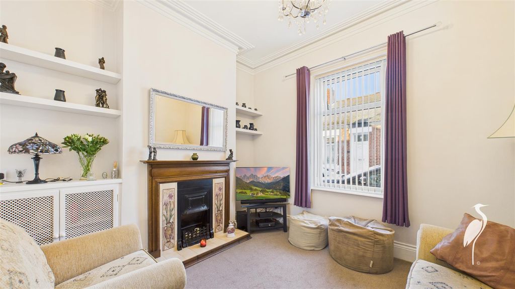 Property photo 2 of 15 Lounge