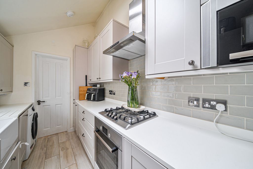 Property photo 3 of 14 17-6A438Ef8F25E8-...