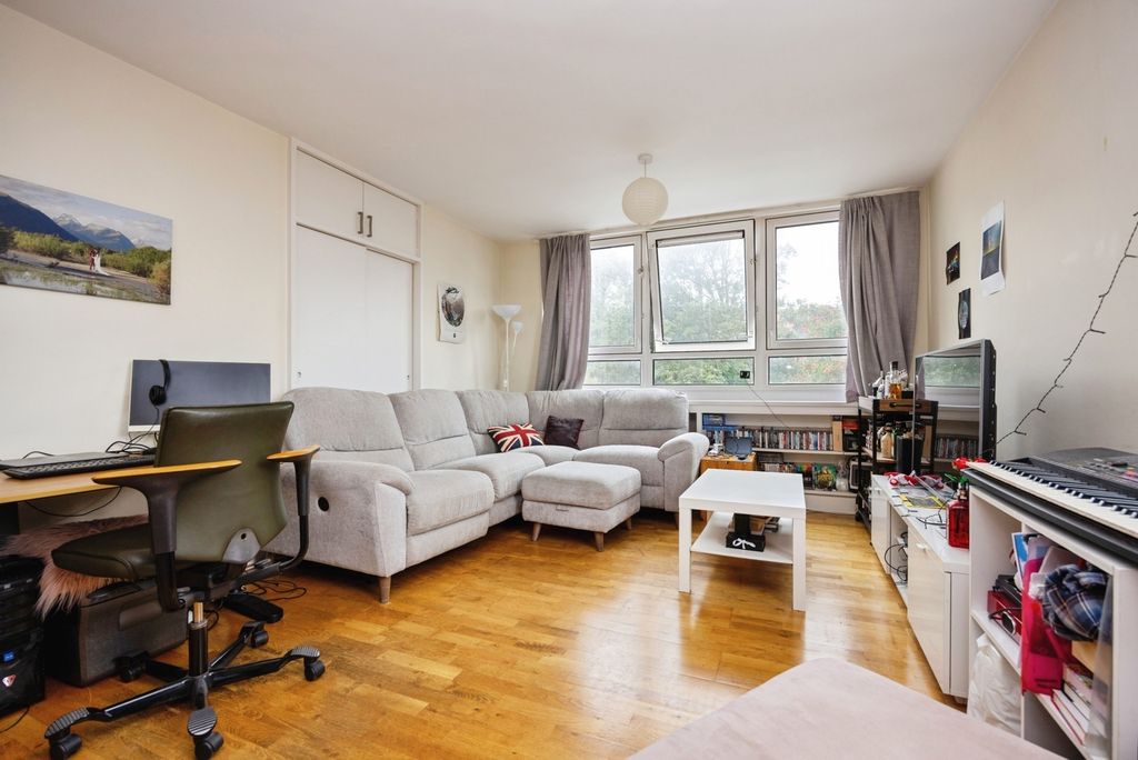Property photo 3 of 17 Photo