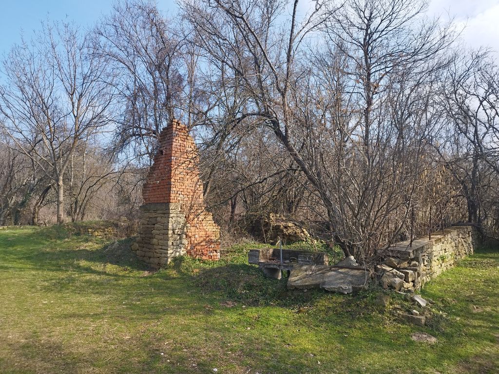 Property photo 1 of 2