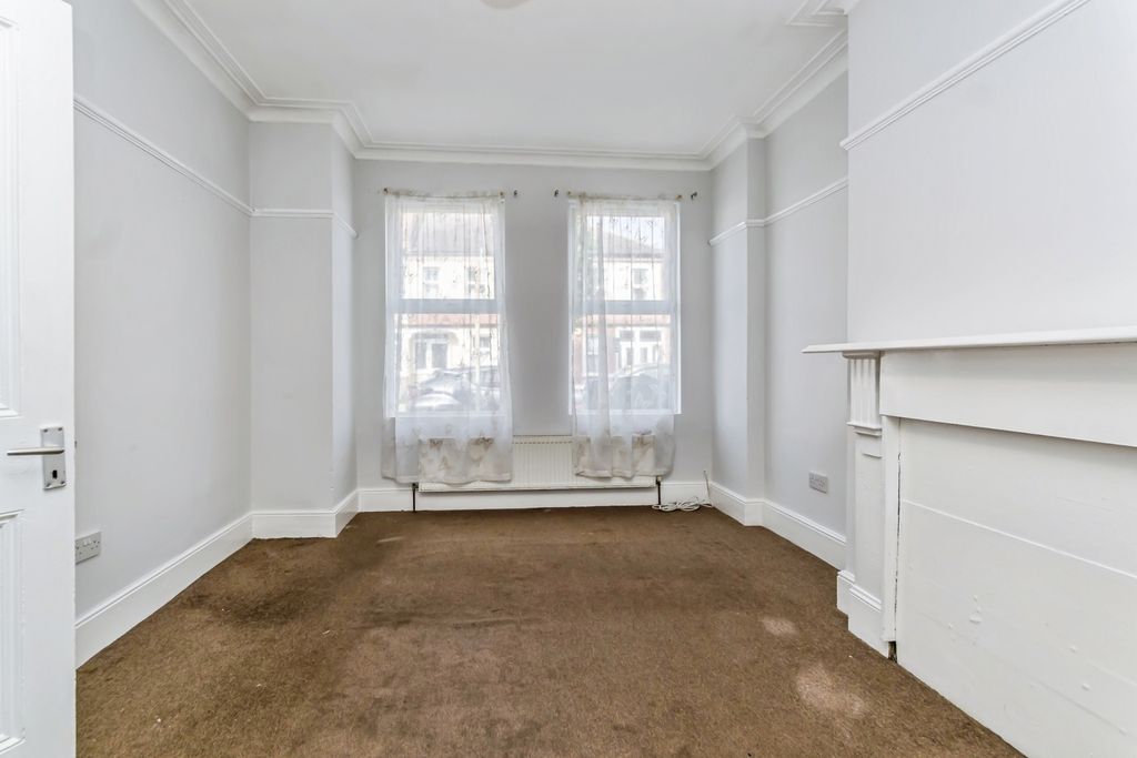 Property photo 3 of 19 Photo