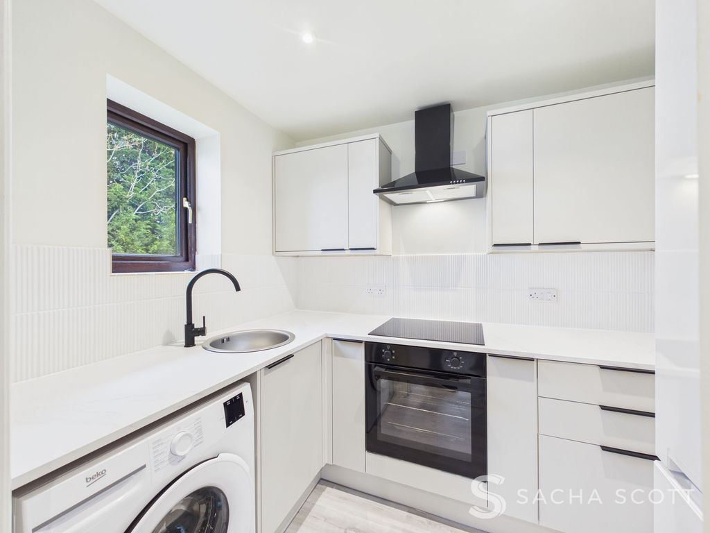 Property photo 3 of 12 Kitchen