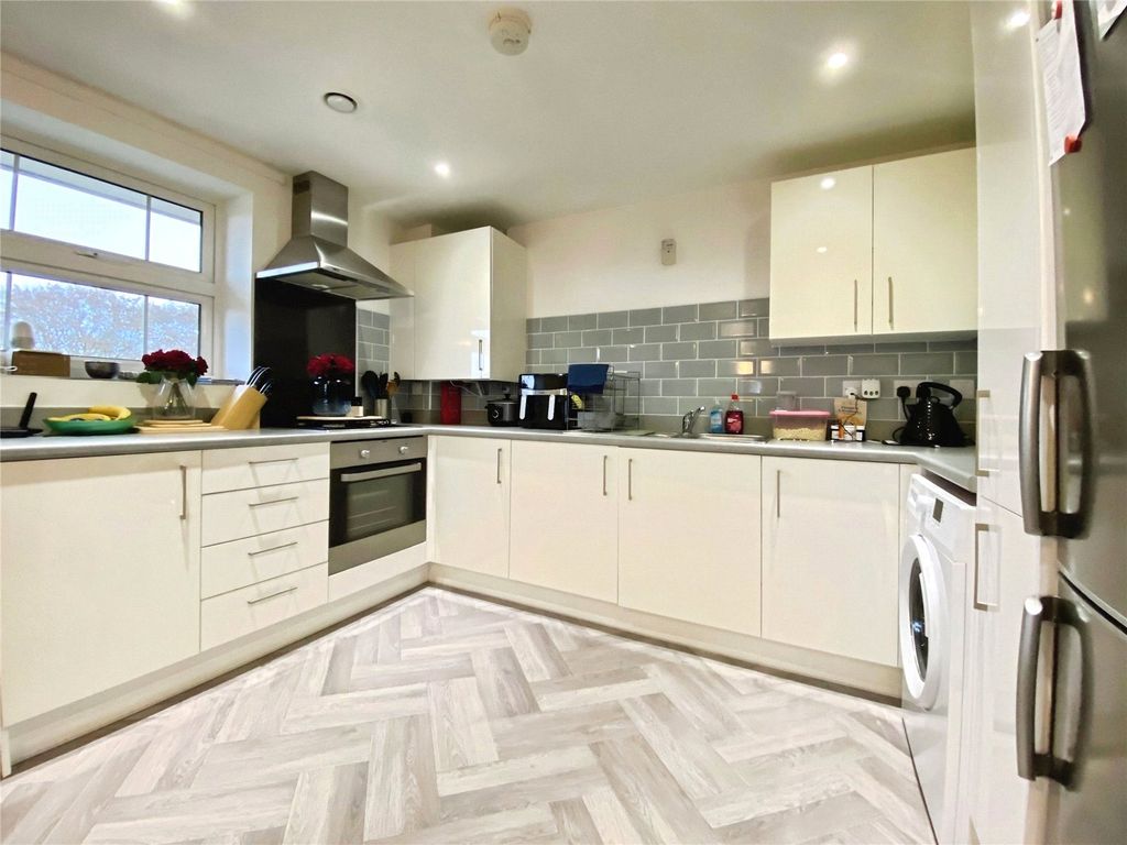 Property photo 2 of 6 Picture No. 14