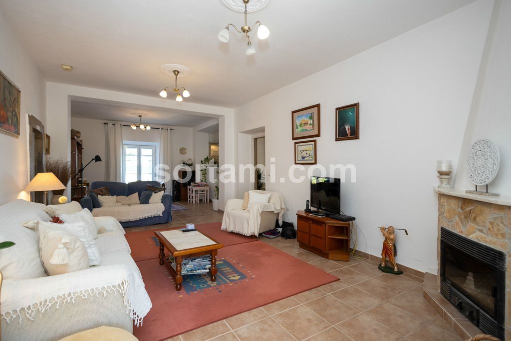 Property photo 3 of 37