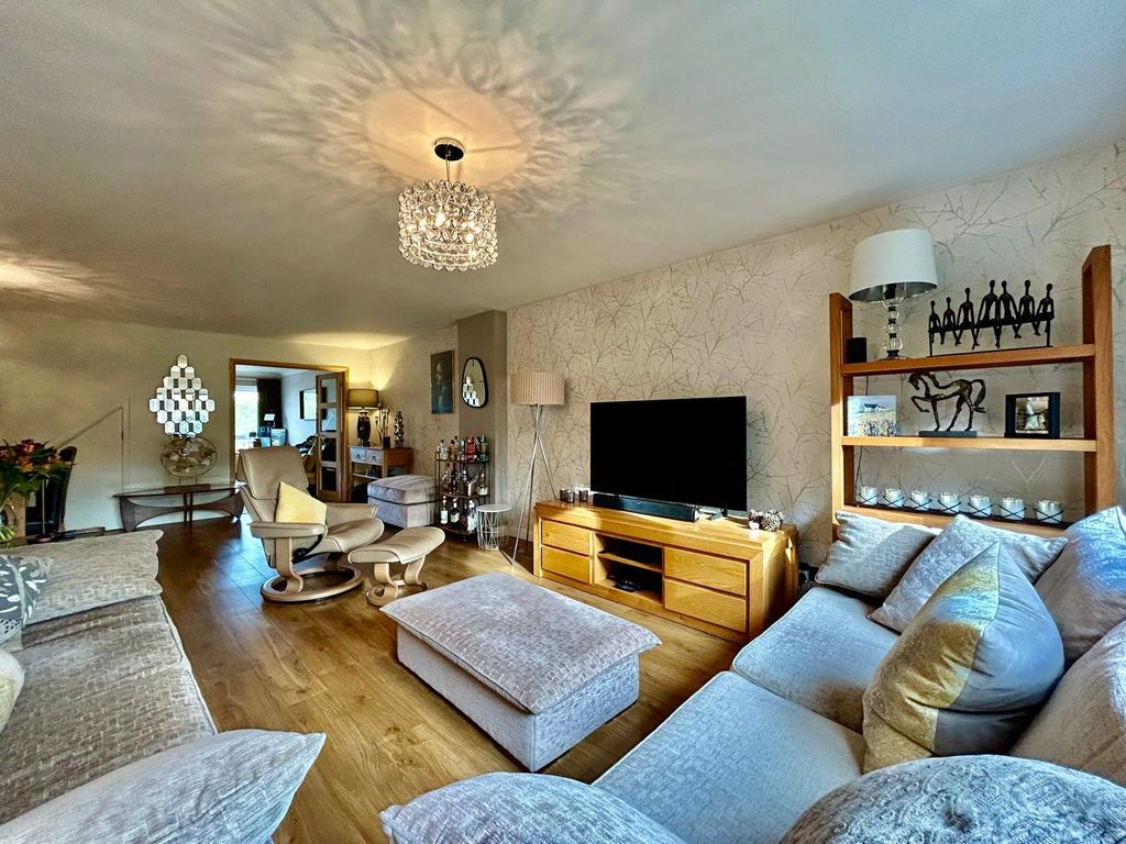 Property photo 2 of 17 Picture No. 28