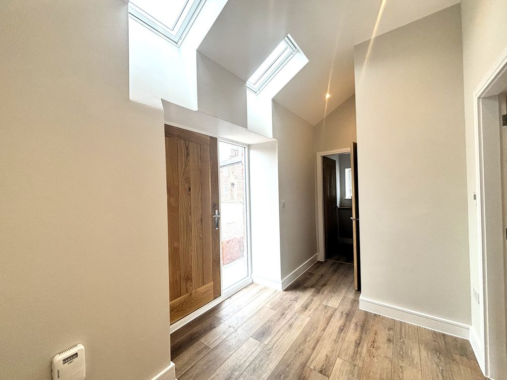 Property photo 2 of 10 Entrance Hall