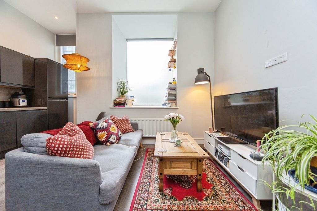 Property photo 3 of 18 Pbox-Img.Jpg