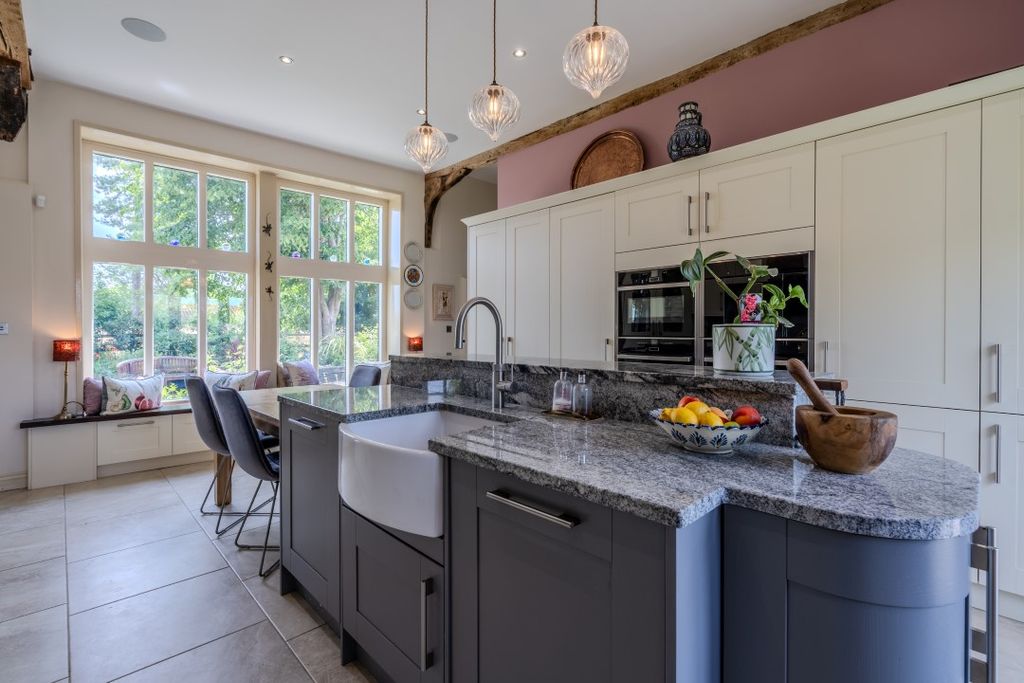 Property photo 3 of 32