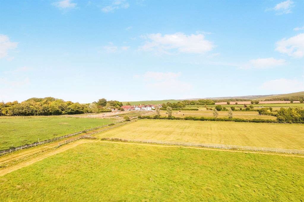 Property photo 2 of 34