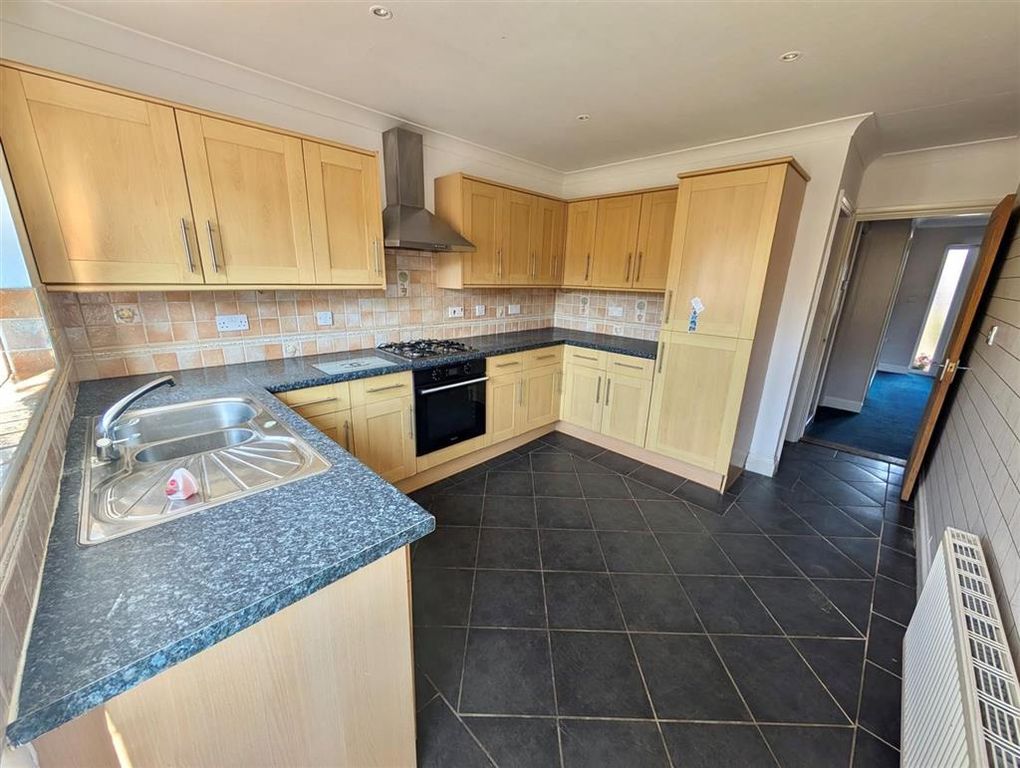 Property photo 3 of 15 Kitchen/Breakfast Room