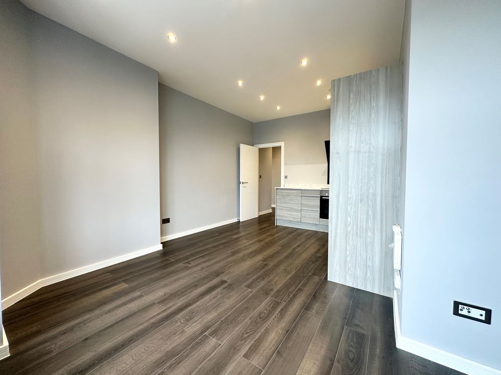 Property photo 3 of 6 12 Tamar Lounge1