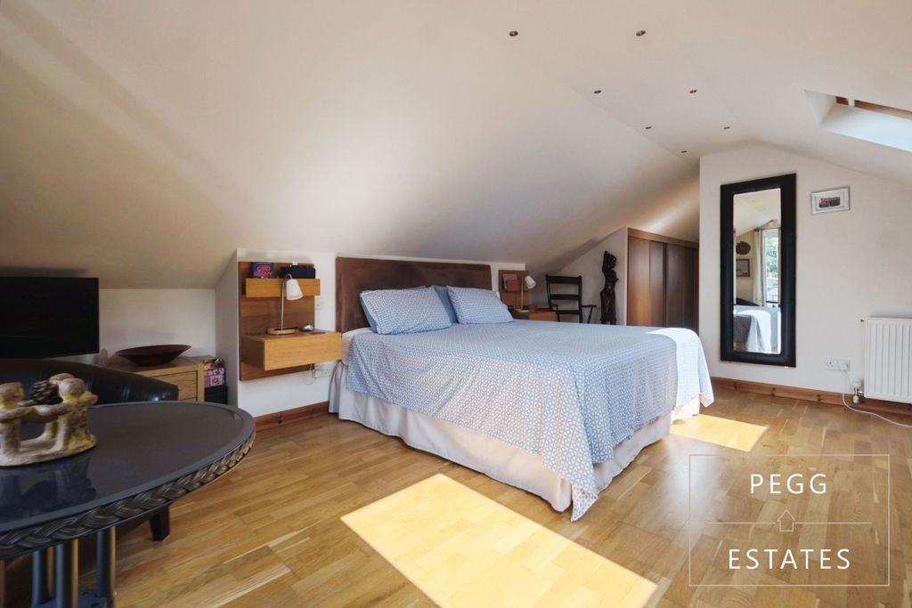 Property photo 2 of 37