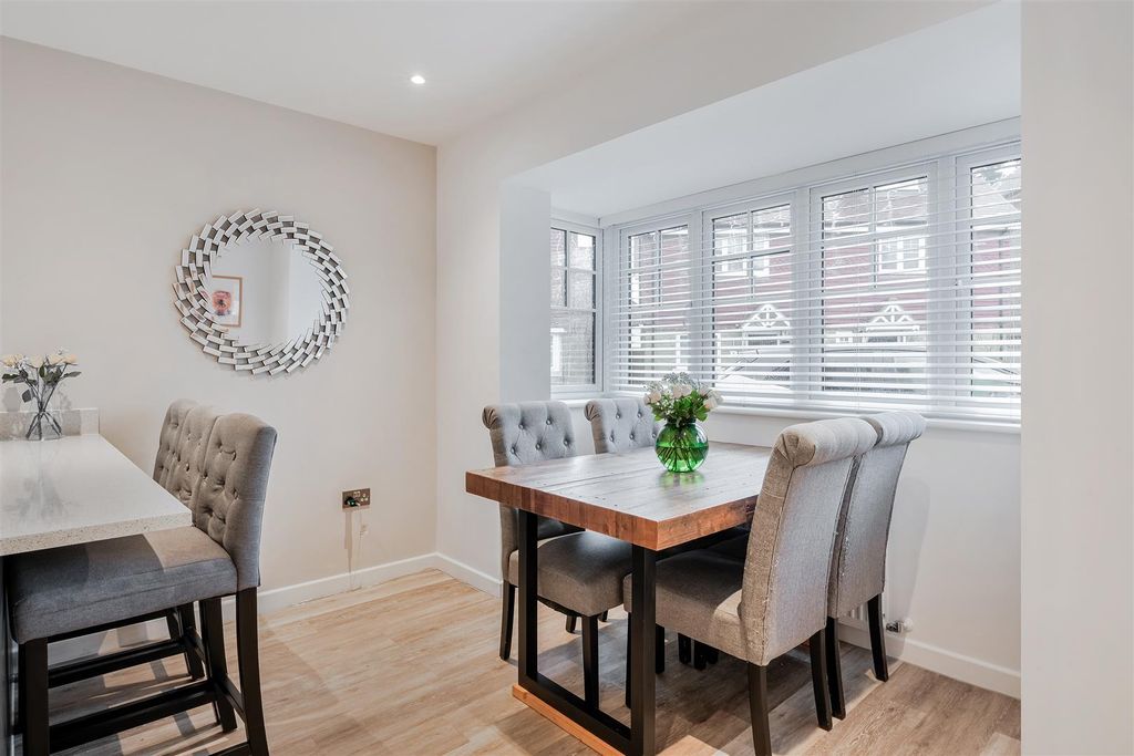 Property photo 3 of 27 All Saints Gardens (22).Jpg