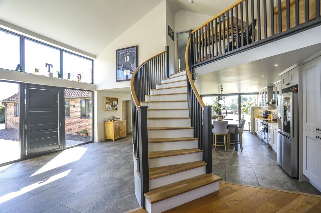 Property photo 2 of 35