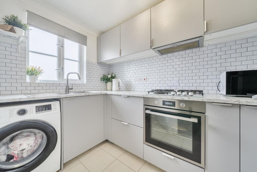 Property photo 3 of 20 1501865-14-6A730B71d5c61.Jpg