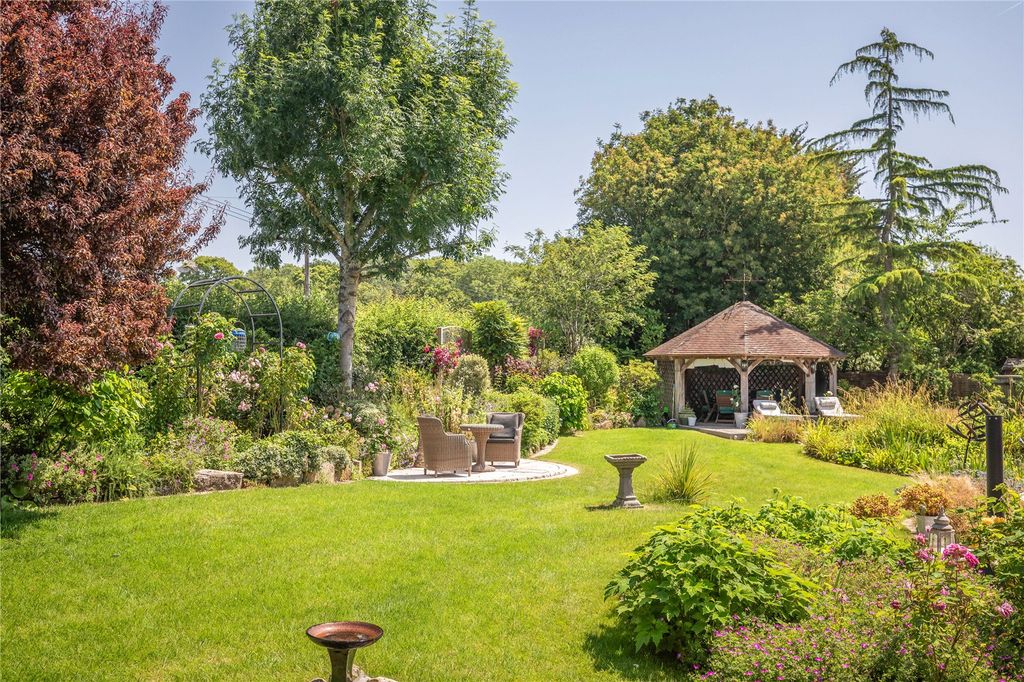 Property photo 2 of 22 Gardens