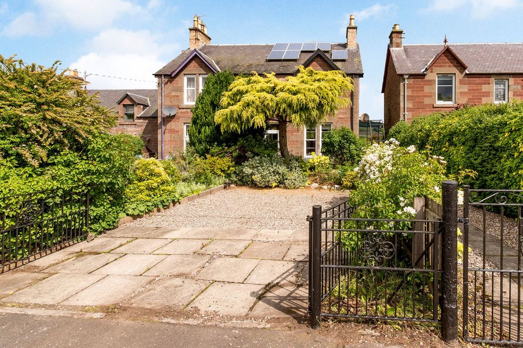 Property photo 2 of 19