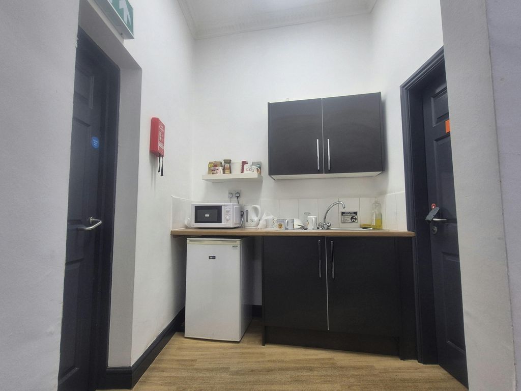 Property photo 3 of 6 9d Kitchen.Jpg