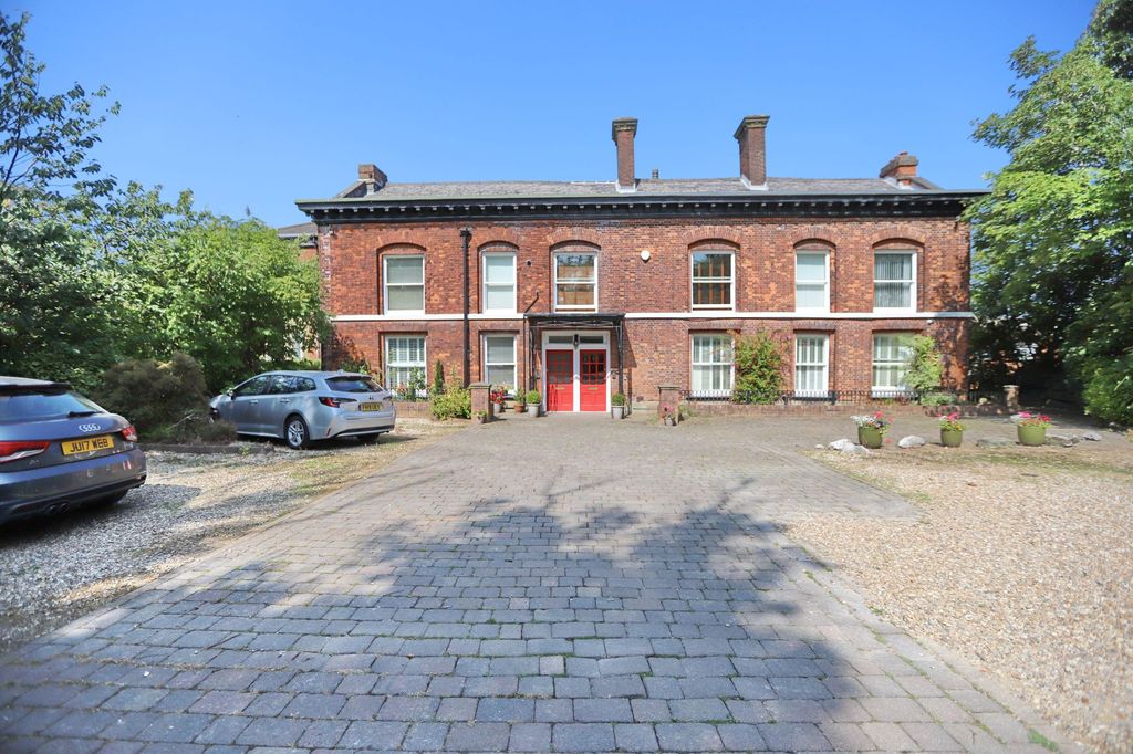 Property photo 2 of 28