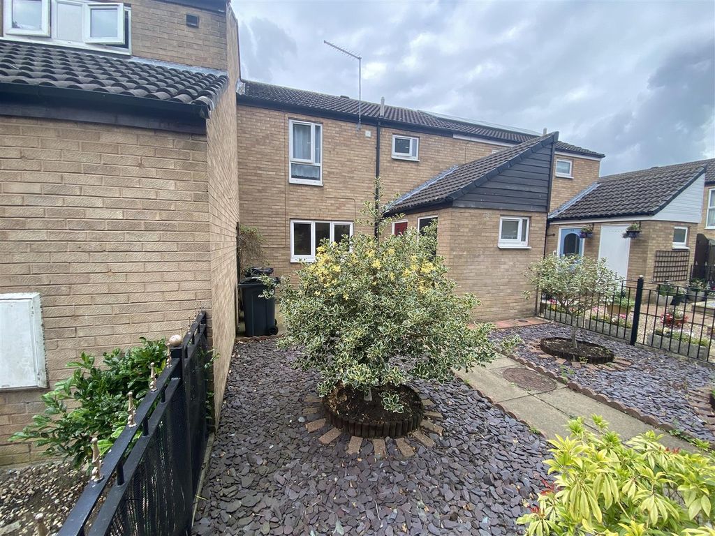 Property photo 1 of 11 Externally