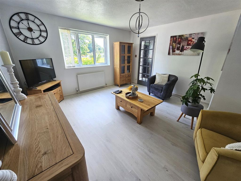 Property photo 3 of 19 Lounge (2).Jpg