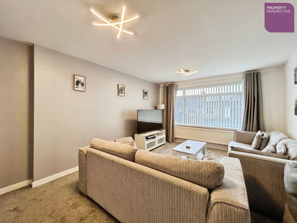 Property photo 2 of 21 Living Room