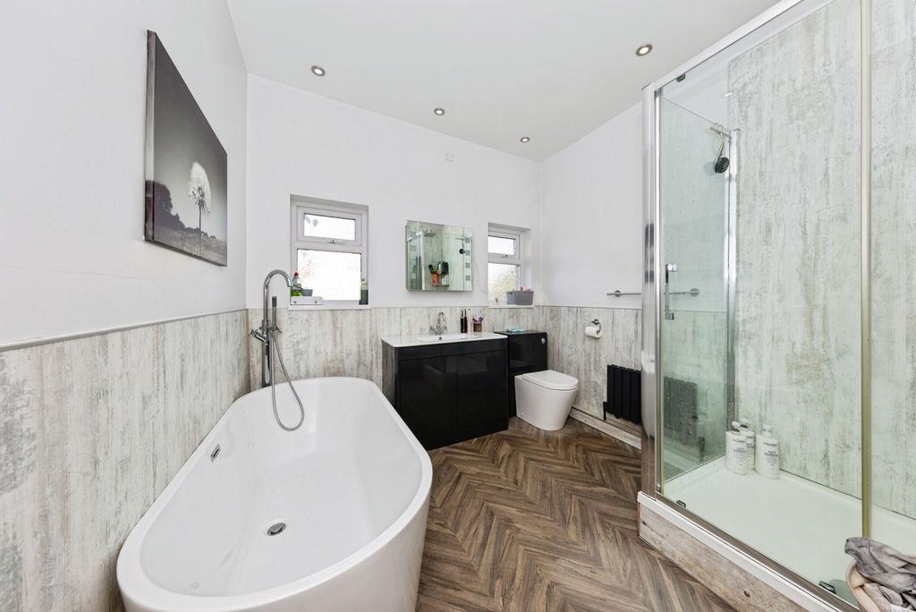 Property photo 2 of 18 Photo