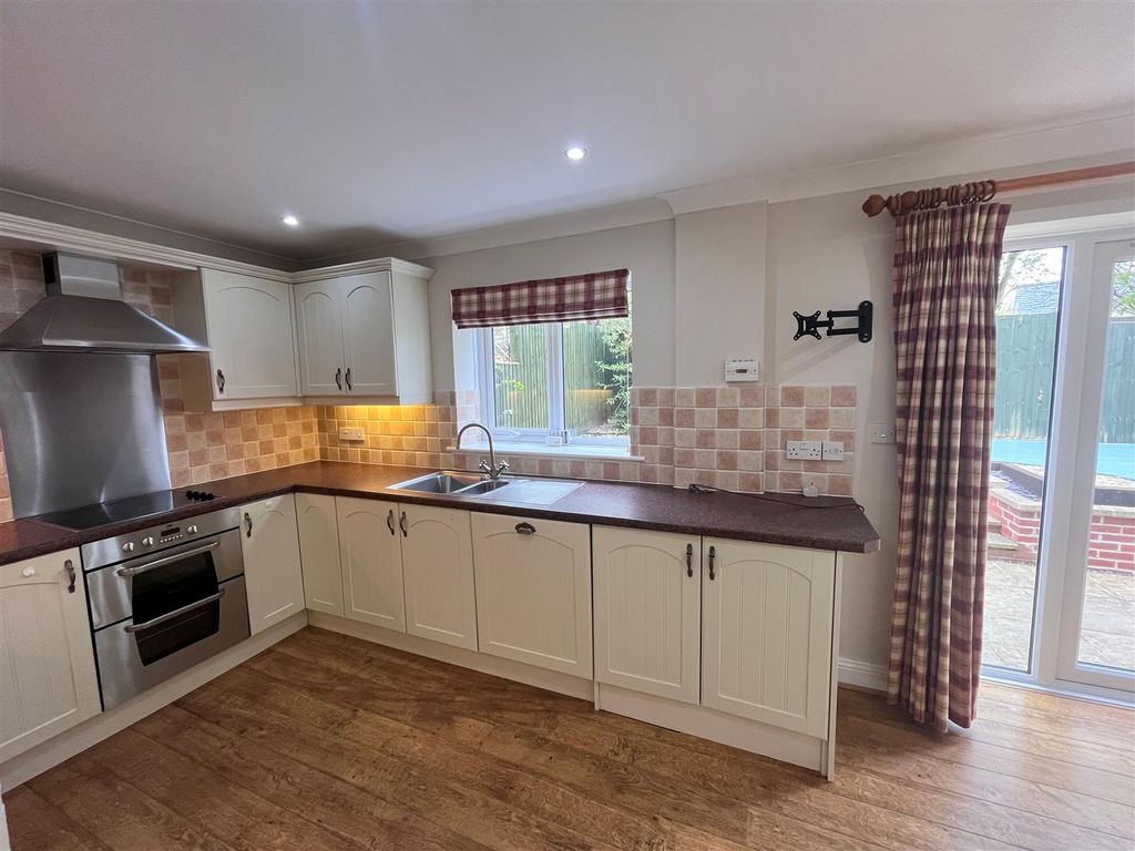 Property photo 2 of 11 Kitchen.Jpg