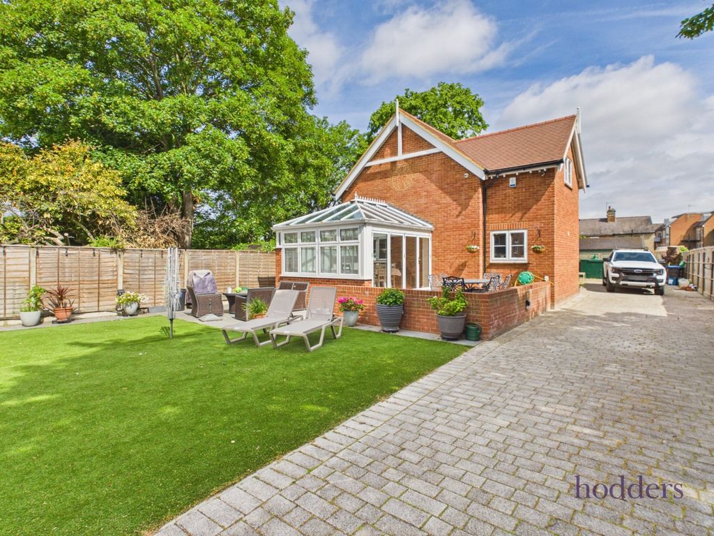 Property photo 1 of 24 Picture No. 04