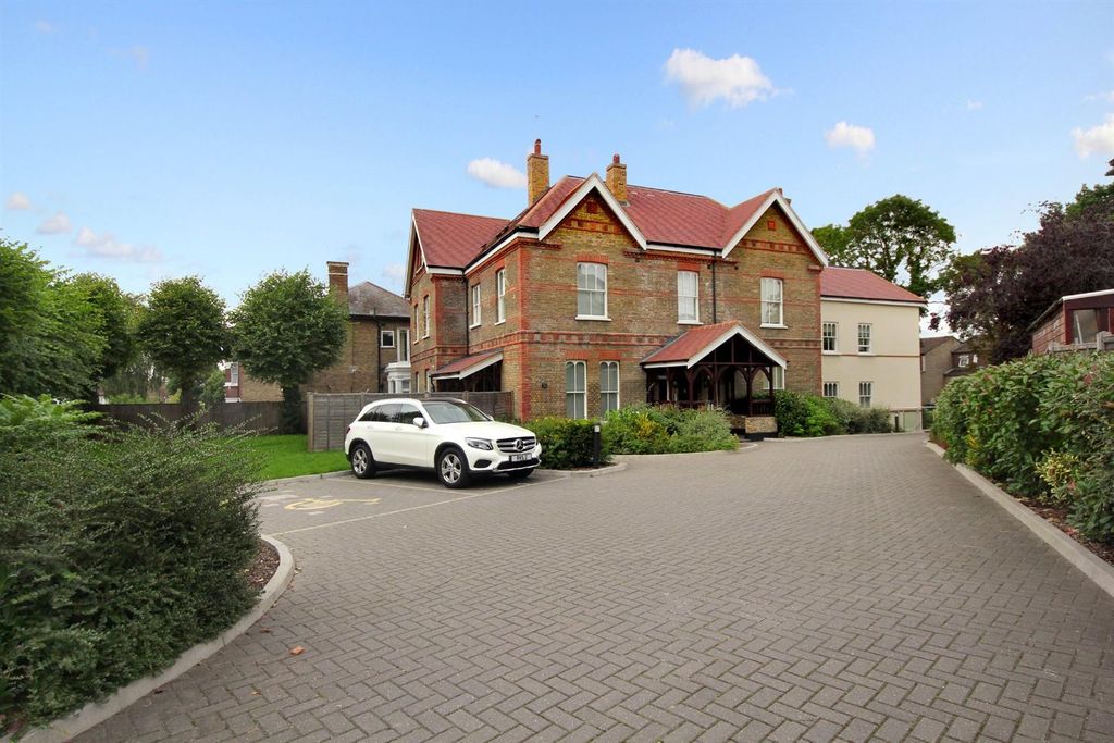 Property photo 1 of 8